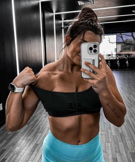 Janelle Jolicoeur ヌードモデル 画像