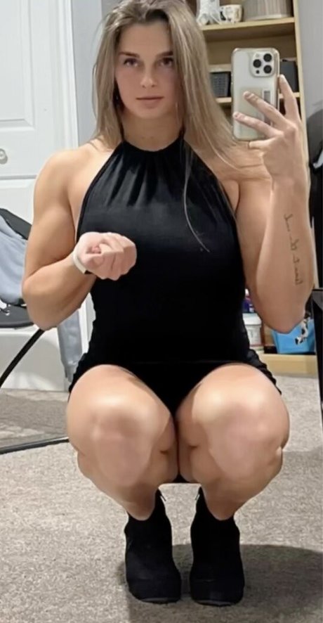 Janelle Jolicoeur ヌードモデル 写真