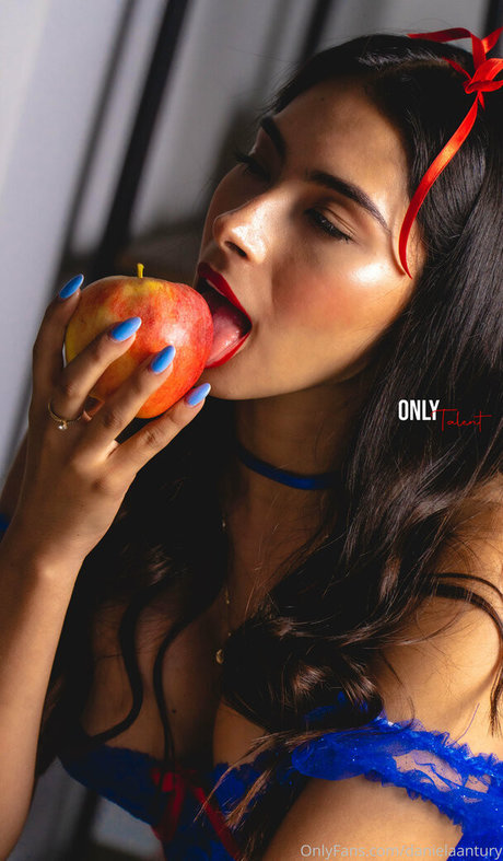 チンコを持つ女たち OnlyFans ホットxxx ギャラリー