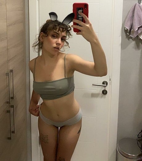 小柄なBBC OnlyFans セクシー裸 ギャラリー