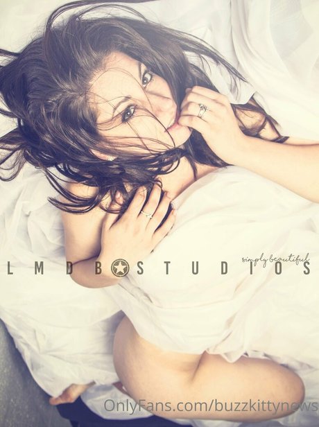 buzzkittynews ポルノスター 写真