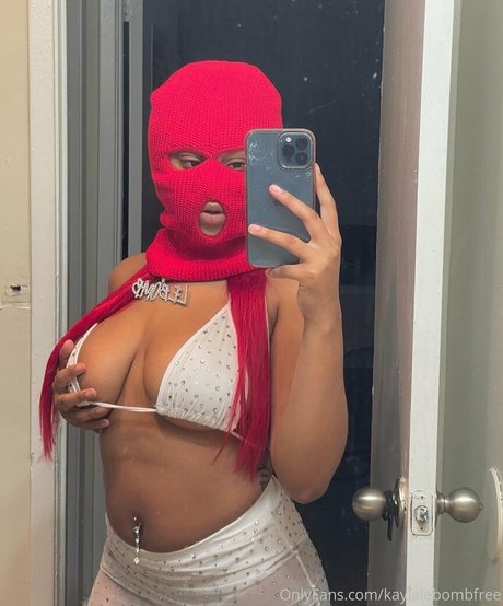 kaylalebombbb 完璧なスター 写真