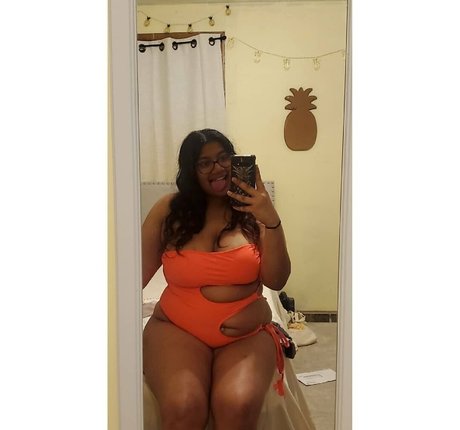 lilpineapple16 裸のスター 画像