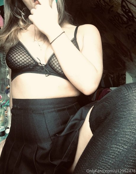 金髪ストリップOnlyFans 美しいヌード 画像