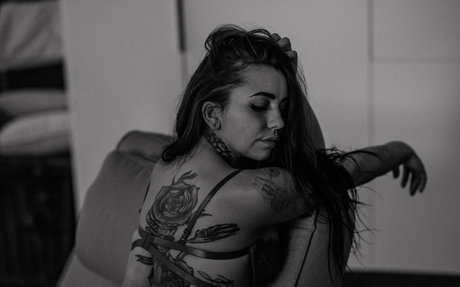 AnneSamanta ホットスター 写真