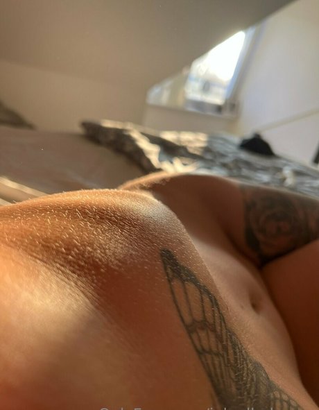 inkedbabeeva ポルノモデル 画像