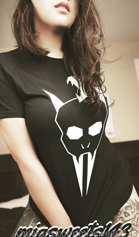 黒髪の熟女OnlyFans ポルノグラフィック 画像