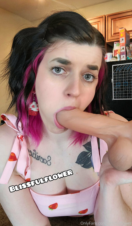 blissfulflower 裸のスター 画像