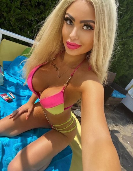 Sabrinabarbie ポルノスター ヌード 写真