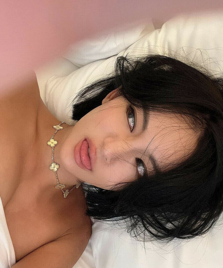 Jeee622 ポルノスター 無料 写真