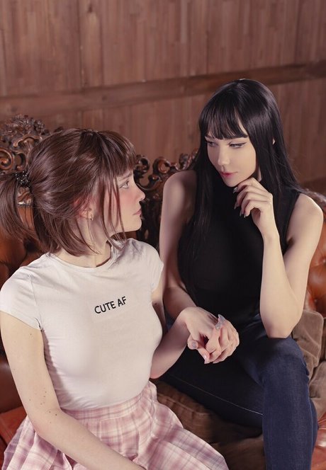 ブルネットの教師OnlyFans ポルノグラフィック 写真