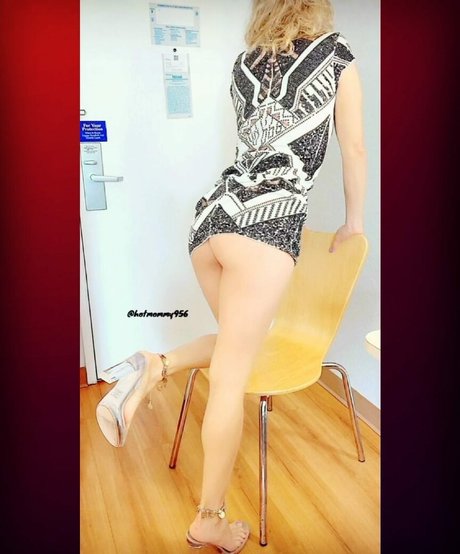 Hotmommy956 エロティックなポルノスター 写真
