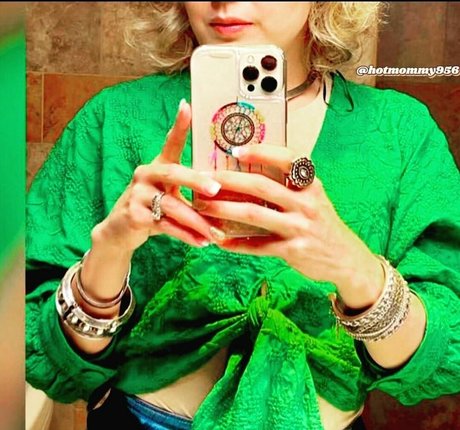 Hotmommy956 裸のポルノスター 写真