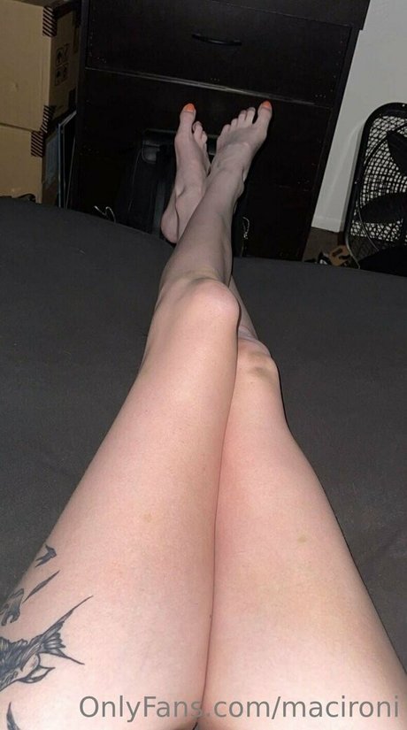 macironi エロティック女優 写真