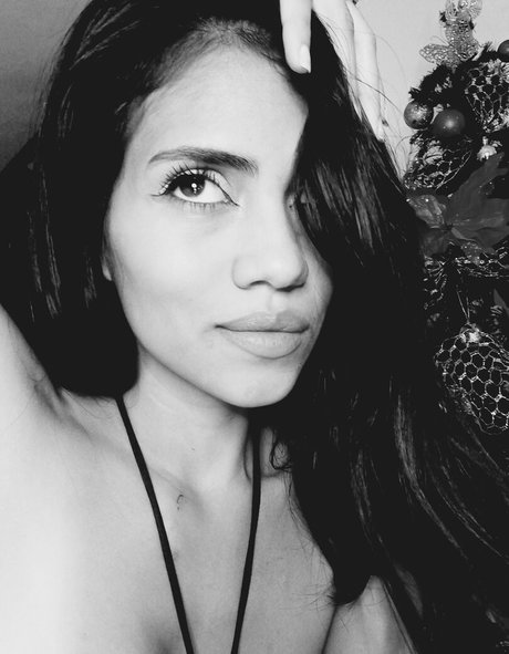 小柄なBBC OnlyFans 美しい 画像