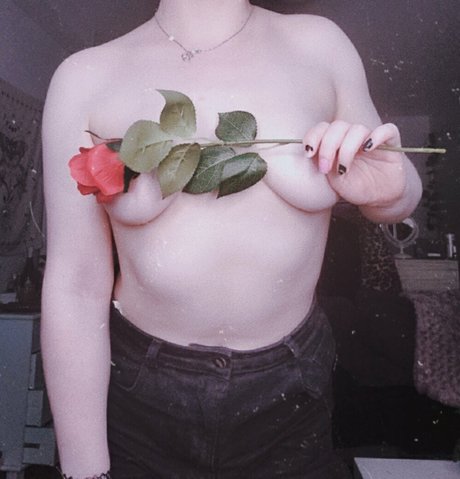 baibeloved ヌードスター 写真