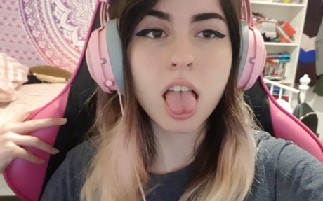 Abbyimu top profile image