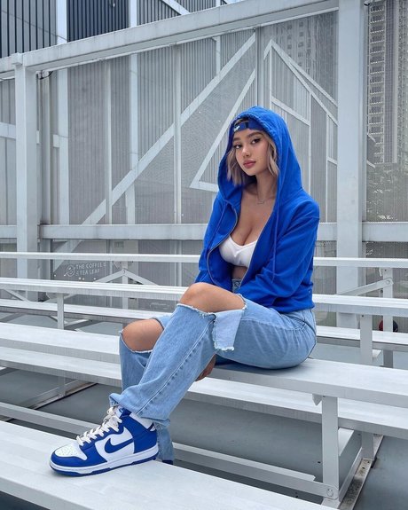 主観視点のアジア人OnlyFans エロチック 写真