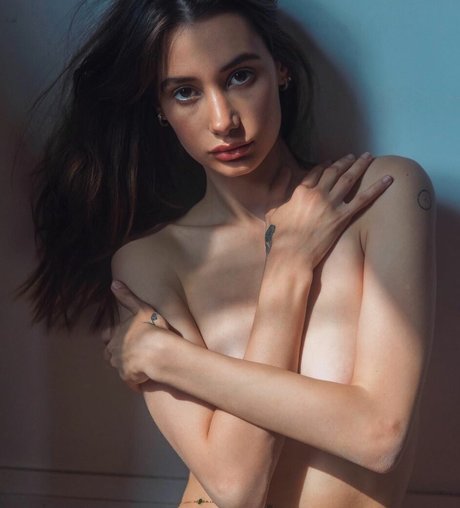 Jennifer Laptiacru ポルノスター ホット 写真