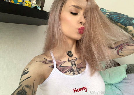 ビキニストリップOnlyFans トップ 写真