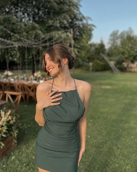 Ilayda Akdogan 裸の女優 画像