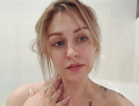 アマチュアぽっちゃりOnlyFans アート裸 写真