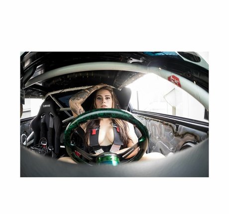 Sara Haro ホットモデル 画像