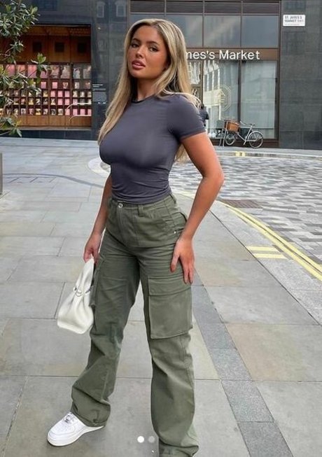 Alma Persson ヌードモデル 写真