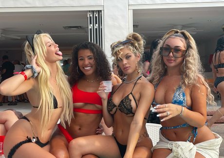 双子の姉妹OnlyFans エロチック 写真