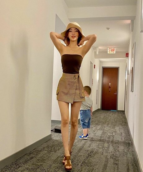 Yeonmi Park エロティックなスター 画像