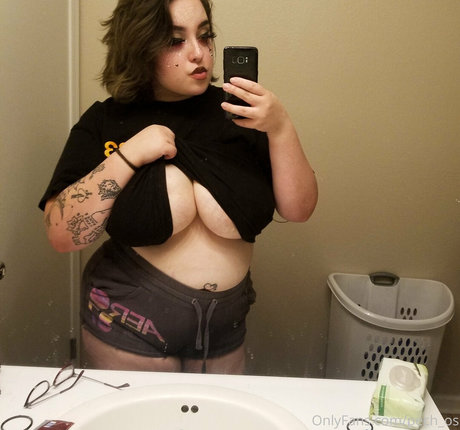 公共の場での猫のOnlyFans 美しい 写真