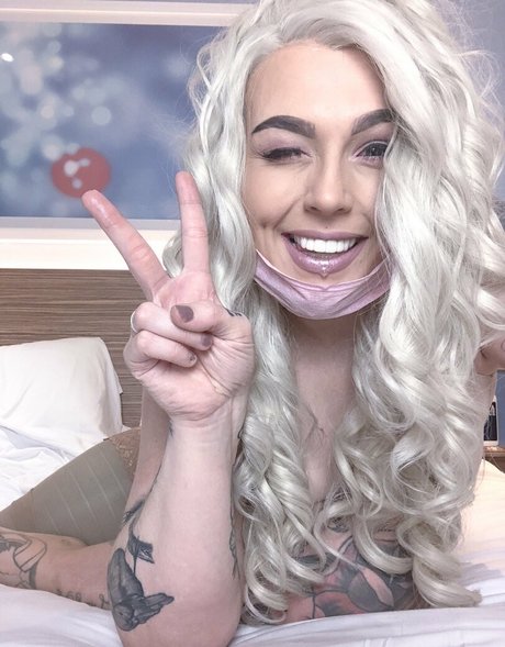 naughtynaturalnova セックスモデル 写真