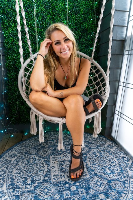 Moody feet 無料女優 写真