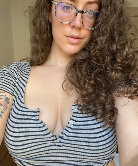 小柄で痩せたOnlyFans ポルノ 写真