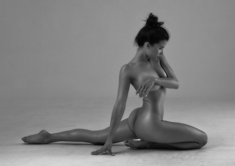 Yoana Nikolova ポルノスター エロティック 写真