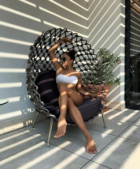 Yoana Nikolova スター 裸 画像