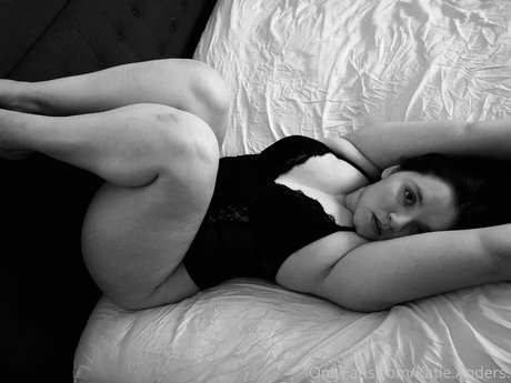 Katie and Rose Anders セクシーモデル 画像