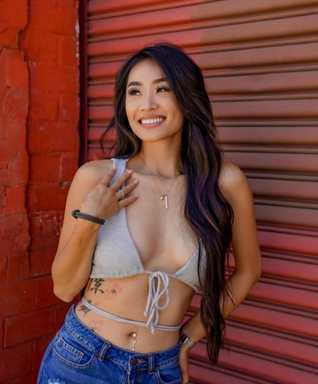 Elizabeth Tran アダルトスター 写真