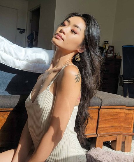 Elizabeth Tran 限定モデル 画像