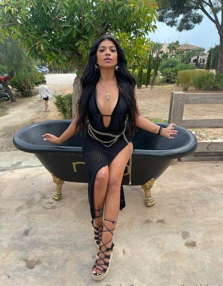 hatidza demirovic スター ヌード 画像