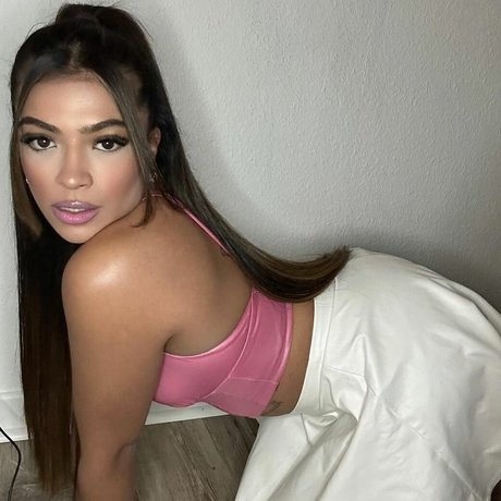 大きな黒いお尻のOnlyFans ヌード 写真