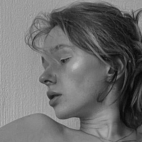 Lilbiii Sashatman ヌードモデル 写真