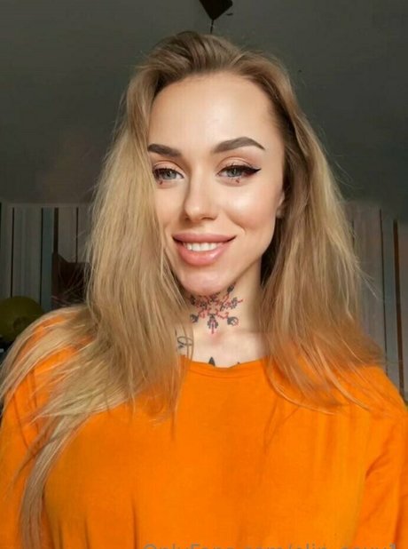 かわいい巨乳OnlyFans ポルノグラフィック 画像