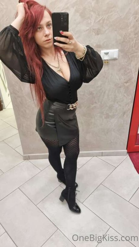 イタリア人熟女OnlyFans ポルノ 写真