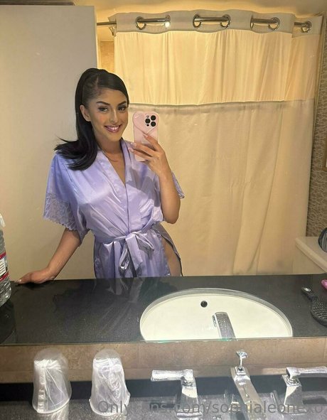 フィンドムオンリーファンズ ヌード 写真