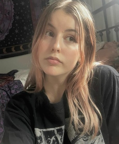 痩せた金髪の熟女OnlyFans ホットヌード 画像