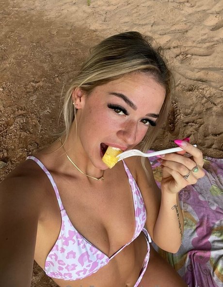 膨らみ OnlyFans ポルノグラフィック 画像