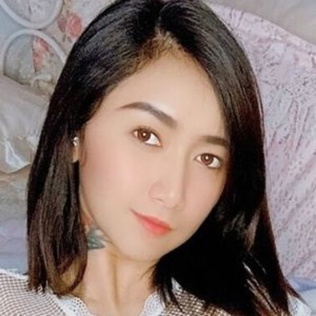 Secretly Warisi xxxモデル 写真