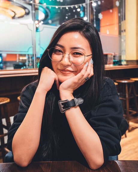 ニューハーフ巨乳OnlyFans 無料セクシー 写真