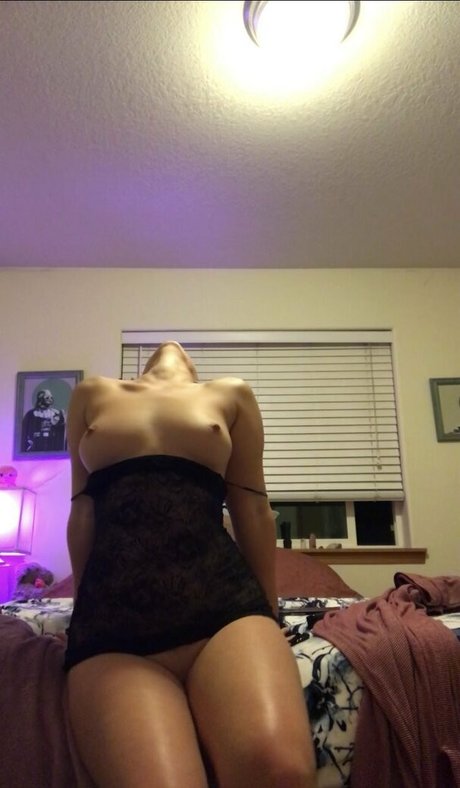 ゲイランジェリーOnlyFans セクシー裸 写真